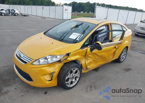 2013 Ford Fiesta Titanium z USA, uszkodzony, nr VIN 3FADP4CJ0DM154144